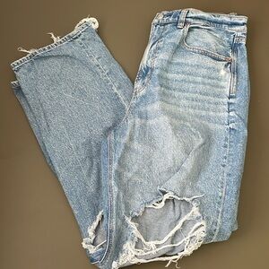 AMERICAN EAGLE Strigid mom Jean super distressed size 12